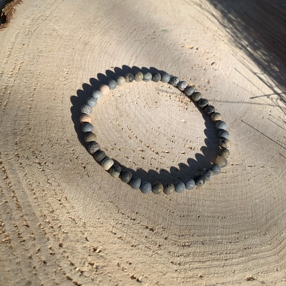 Natural Matte Gray Jasper Smooth Round High Quality Gemstone Beads Bracelets - Picture 8 of 9